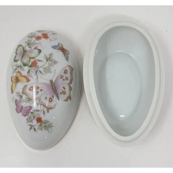 Vintage Avon Butterfly Fantasy Porcelain Treasure Egg Trinket Box New in Box U35 - Picture 3 of 6